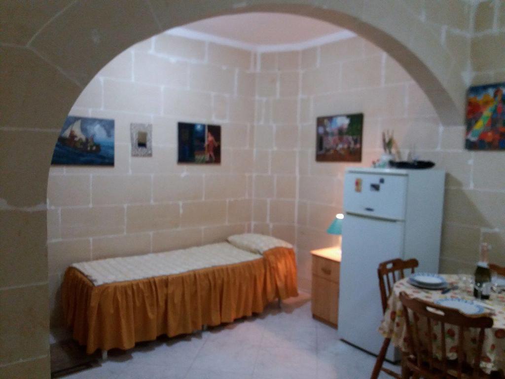 Marsalforn Studio Apartment Bagian luar foto
